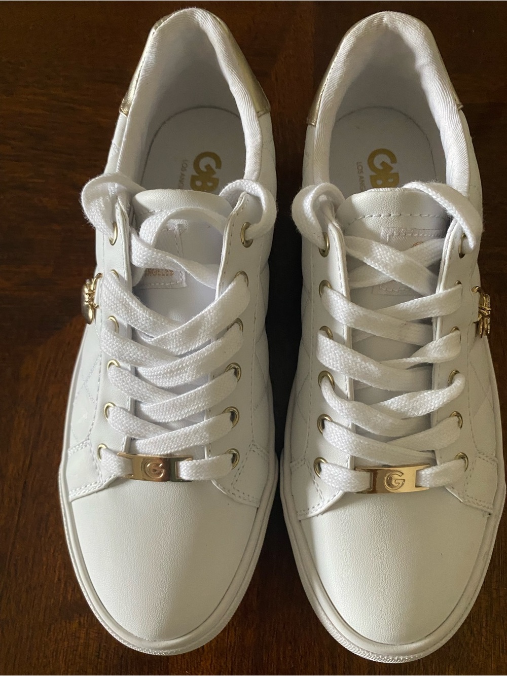 NWOT GBG Los Angeles White Sneakers Gold Accents Charms quilted casual 8 - Picture 3 of 5